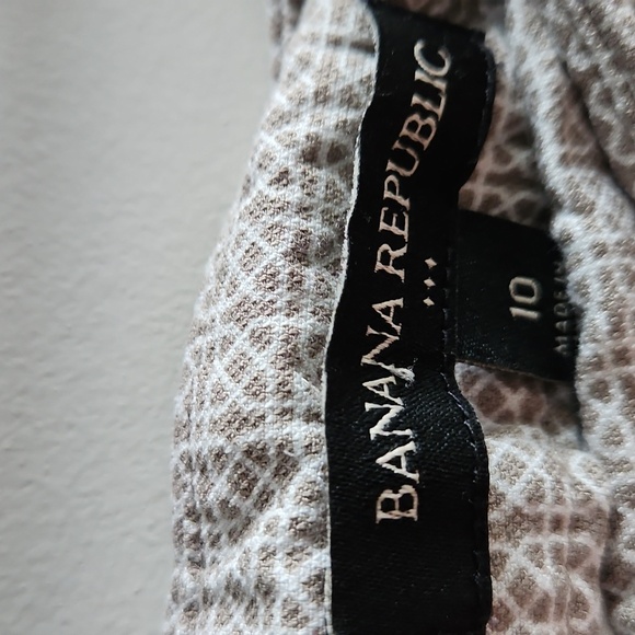 2/$20 Banana Republic - Gray Bermuda Shorts Relaxed Fit - Size 10 - Picture 3 of 5